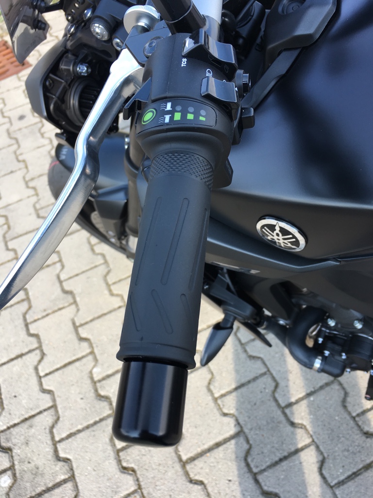 Die neuen originalen YAMAHA Heizgriffe an der MT09 – Motorrad